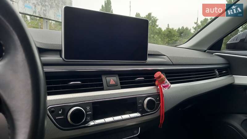 Седан Audi A4 2018 в Одессе