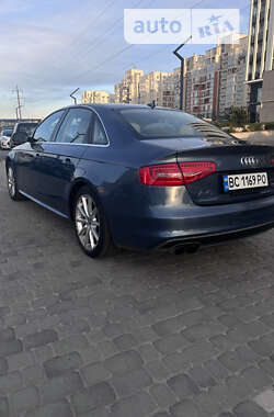 Седан Audi A4 2014 в Львові