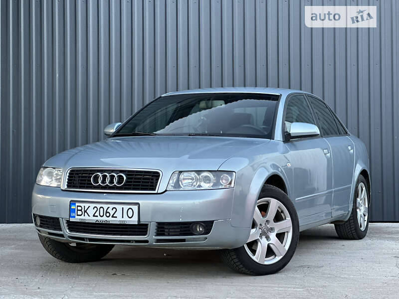 Седан Audi A4 2004 в Сарнах