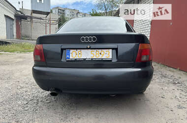 Седан Audi A4 1995 в Кременчуці