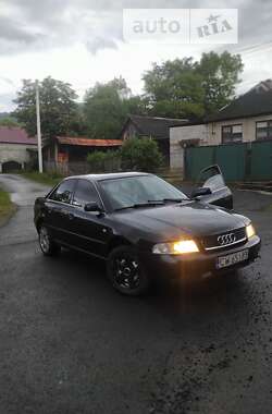 Седан Audi A4 2000 в Сваляве