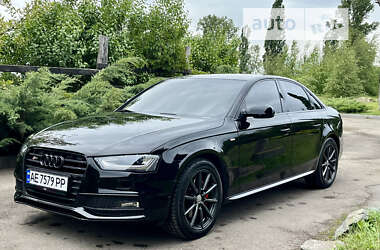 Седан Audi A4 2014 в Дніпрі