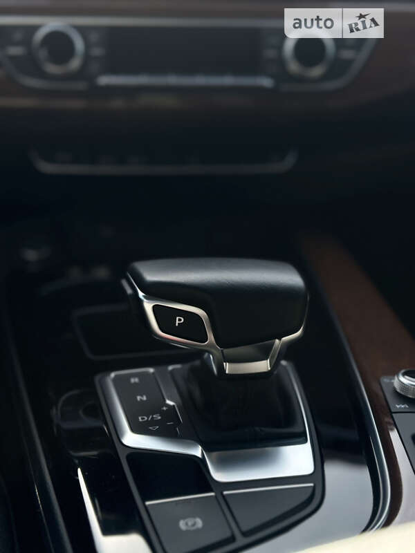 Седан Audi A4 2021 в Луцьку