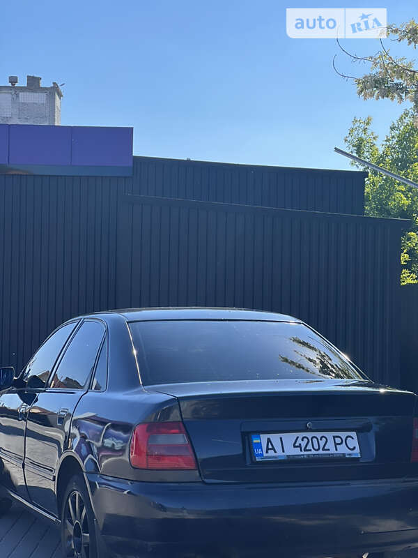 Седан Audi A4 1995 в Ровно