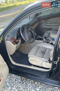 Седан Audi A4 2002 в Надворной