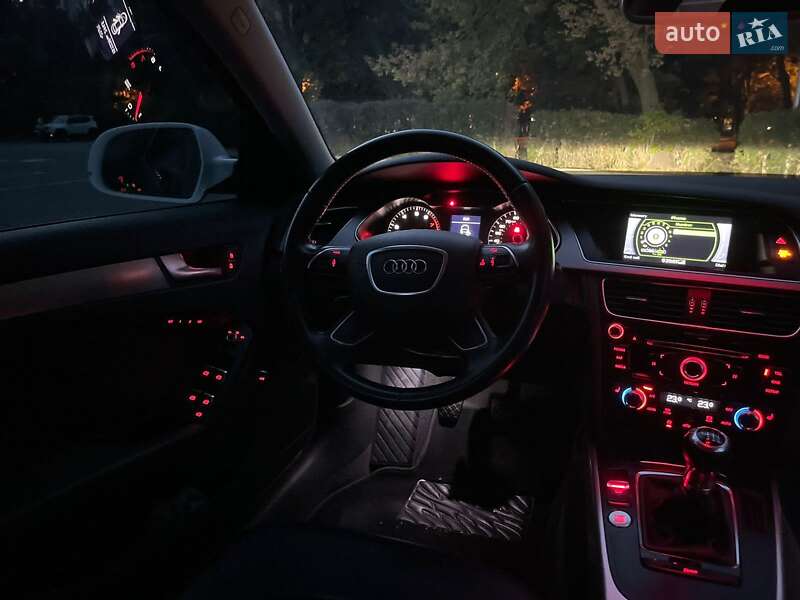 Седан Audi A4 2014 в Одесі