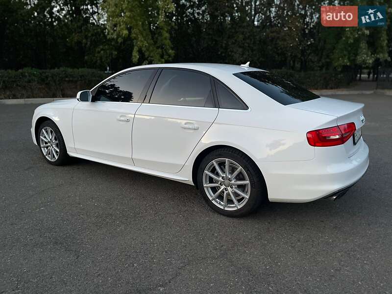 Седан Audi A4 2014 в Одесі