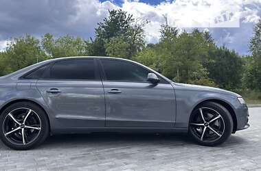 Седан Audi A4 2011 в Львове