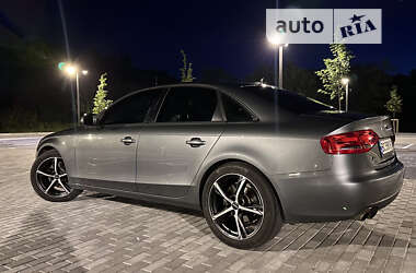 Седан Audi A4 2011 в Львове