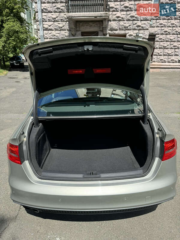 Седан Audi A4 2012 в Києві
