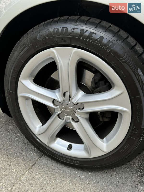 Седан Audi A4 2012 в Києві