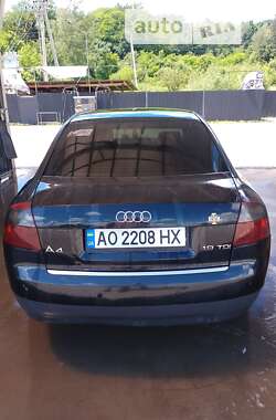 Седан Audi A4 2001 в Иршаве