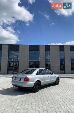 Седан Audi A4 1999 в Калуші