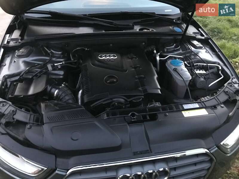 Седан Audi A4 2013 в Золочеві