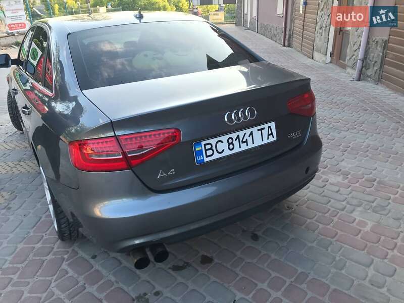 Седан Audi A4 2013 в Золочеві