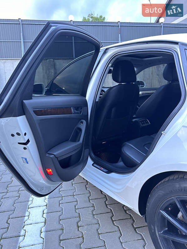 Седан Audi A4 2014 в Ивано-Франковске