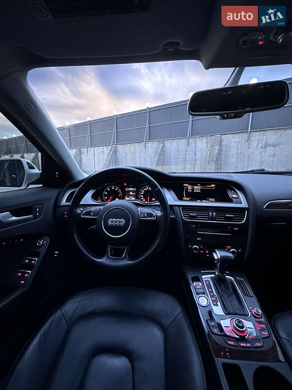 Седан Audi A4 2014 в Ивано-Франковске