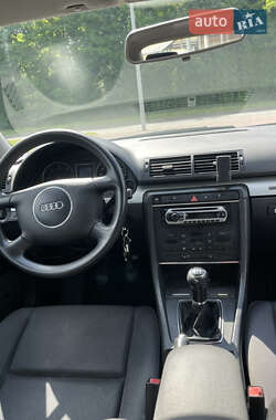 Седан Audi A4 2004 в 