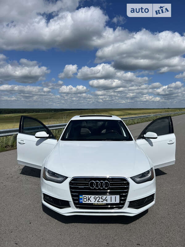 Седан Audi A4 2012 в Ровно
