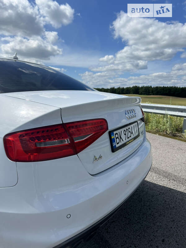 Седан Audi A4 2012 в Ровно