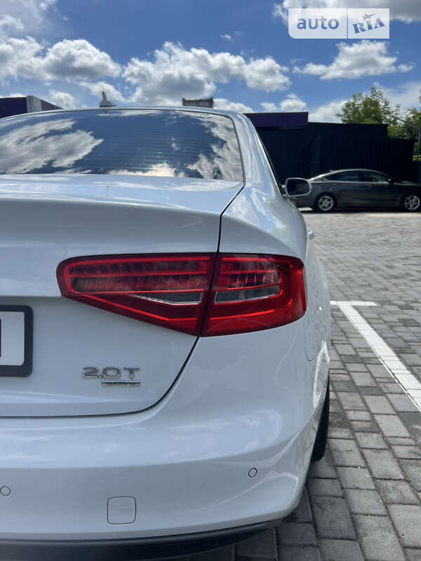 Седан Audi A4 2012 в Ровно