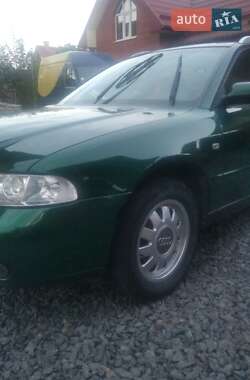 Універсал Audi A4 2001 в Рокитному