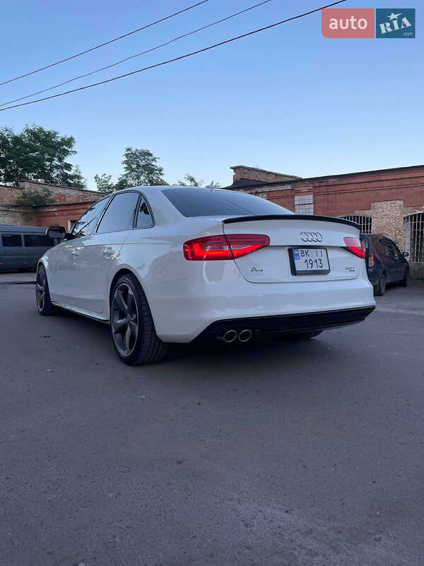Седан Audi A4 2014 в Ровно