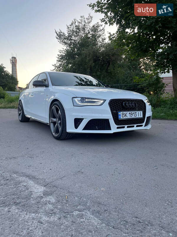 Седан Audi A4 2014 в Ровно