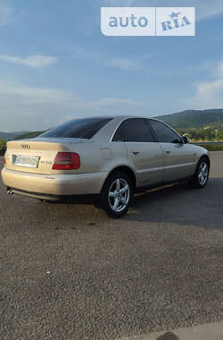 Седан Audi A4 2000 в Виноградові