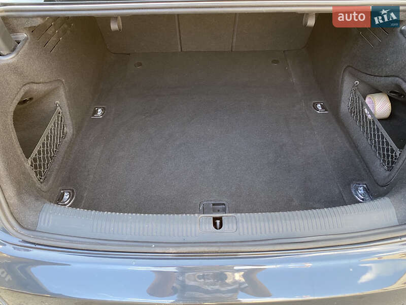 Седан Audi A4 2016 в Харькове