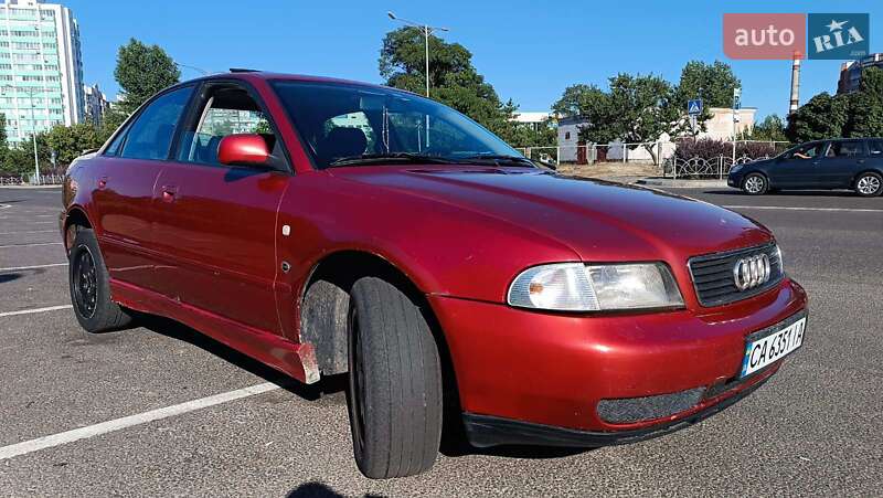 Седан Audi A4 1995 в Черкасах