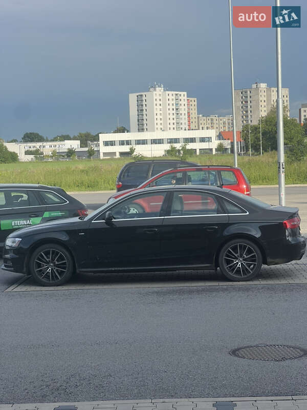 Седан Audi A4 2015 в Ивано-Франковске