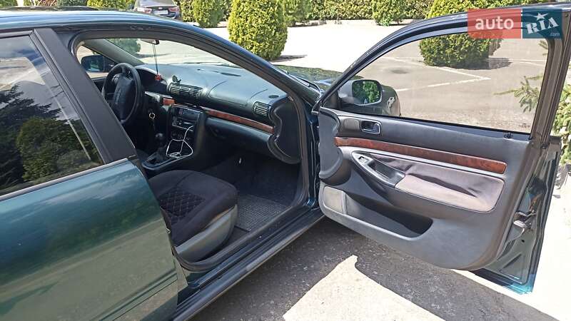 Седан Audi A4 1996 в Одессе