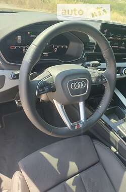 Седан Audi A4 2022 в 