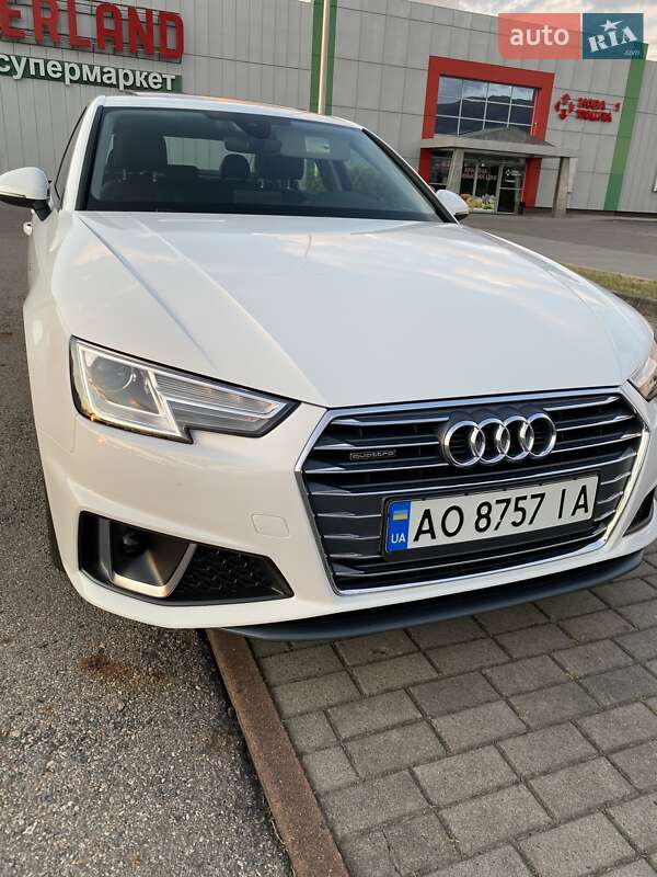 Седан Audi A4 2019 в Тячеве