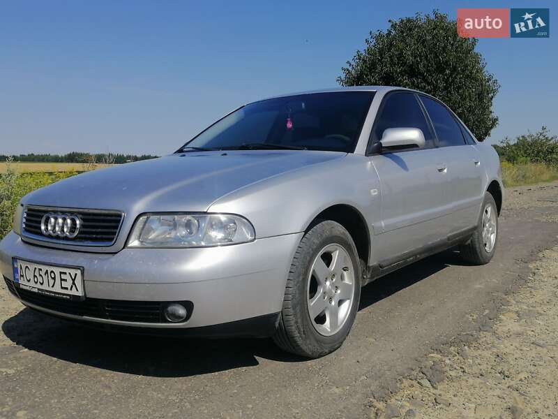 Седан Audi A4 1999 в Торчині