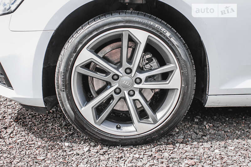 Седан Audi A4 2019 в Хусте