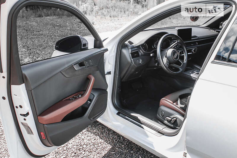 Седан Audi A4 2019 в Хусте