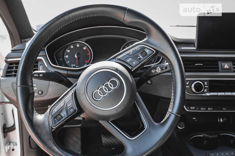 Седан Audi A4 2019 в Хусте