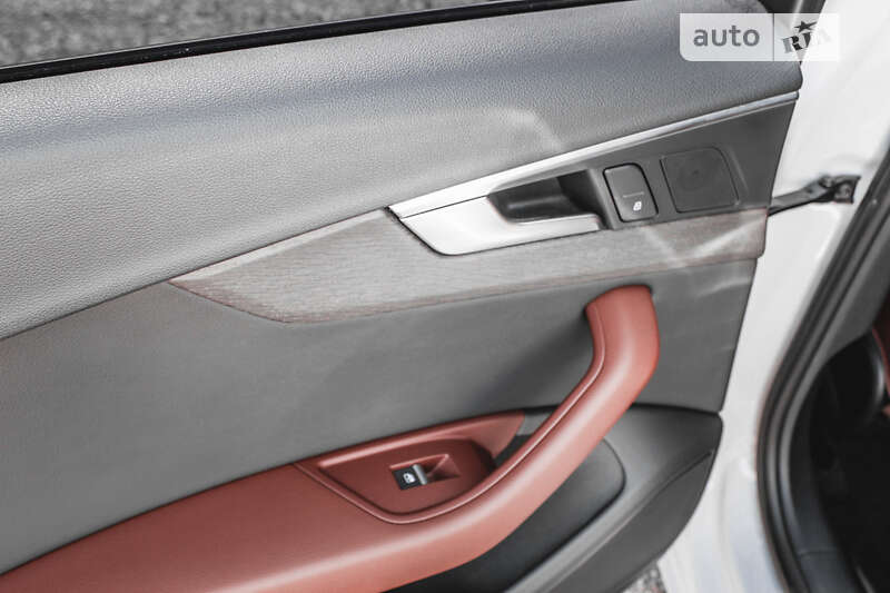 Седан Audi A4 2019 в Хусте