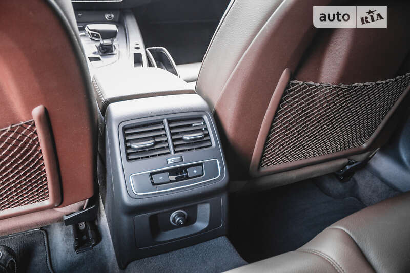 Седан Audi A4 2019 в Хусте