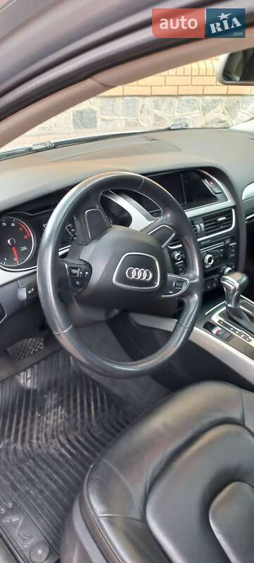 Седан Audi A4 2014 в Сумах