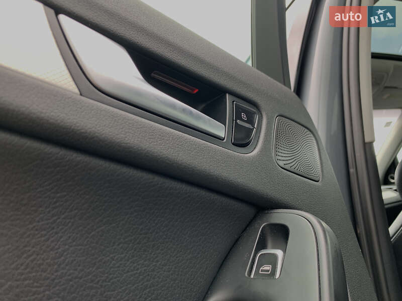 Седан Audi A4 2012 в Львове