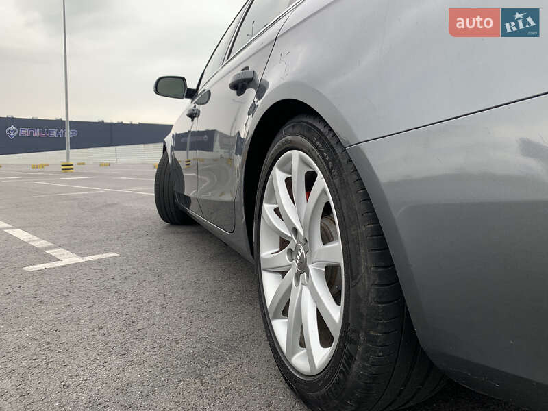 Седан Audi A4 2012 в Львове