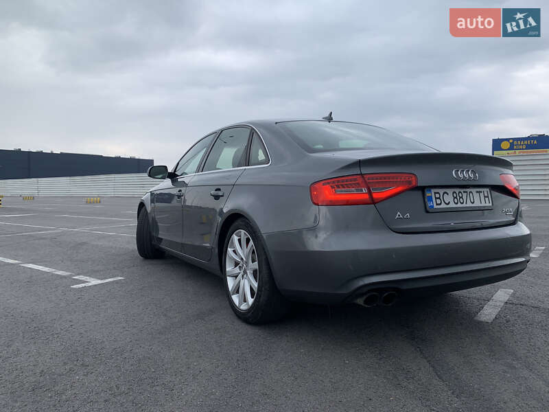 Седан Audi A4 2012 в Львове