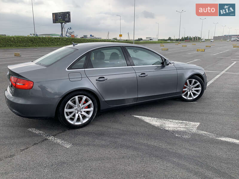 Седан Audi A4 2012 в Львове
