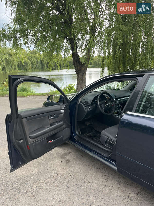 Седан Audi A4 2004 в Рівному