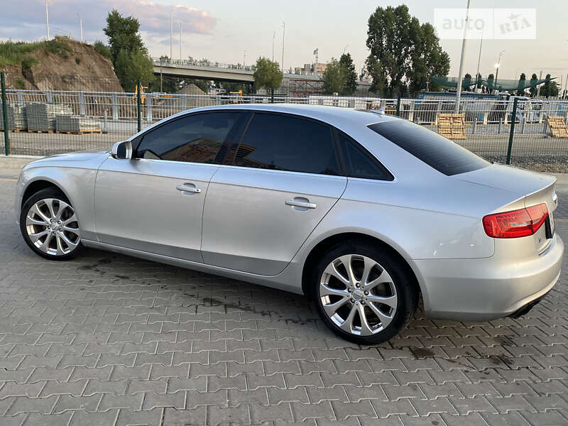 Седан Audi A4 2013 в Киеве