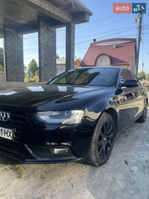 Седан Audi A4 2012 в Нижней Апше