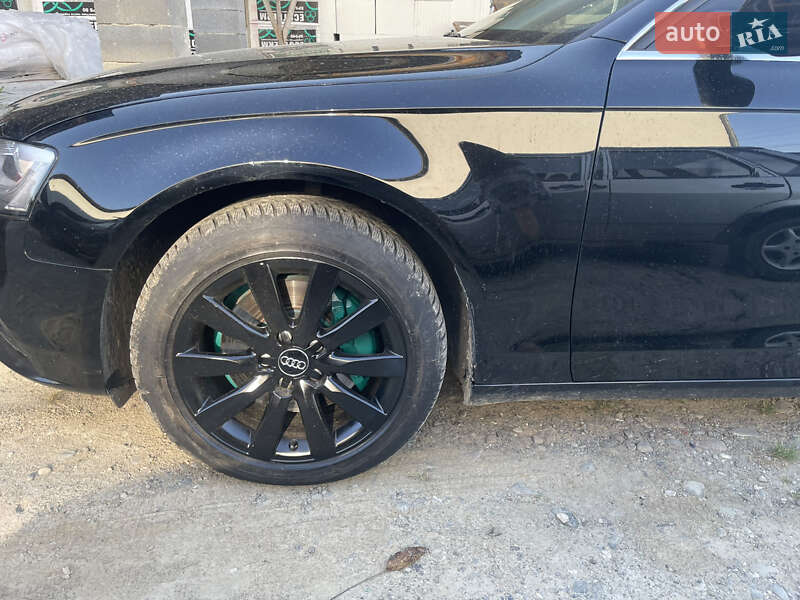 Седан Audi A4 2012 в Нижней Апше